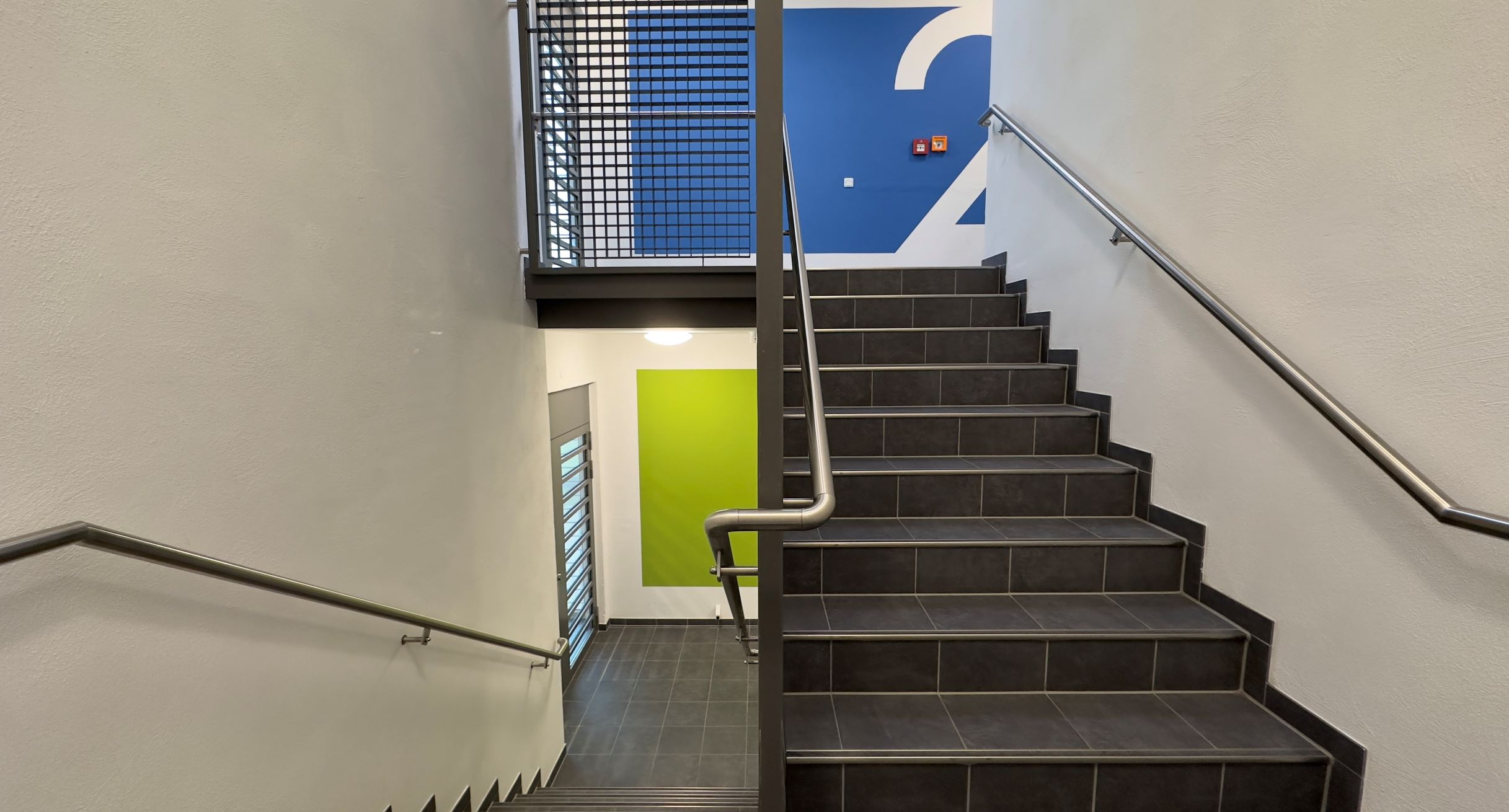Treppenhaus innerhalb einer Justizvollzugsanstalt 